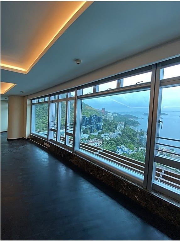 photo 2 — The Lily, Repulse Bay