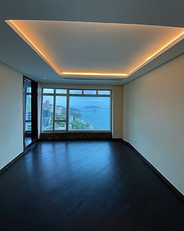 photo 4 — The Lily, Repulse Bay