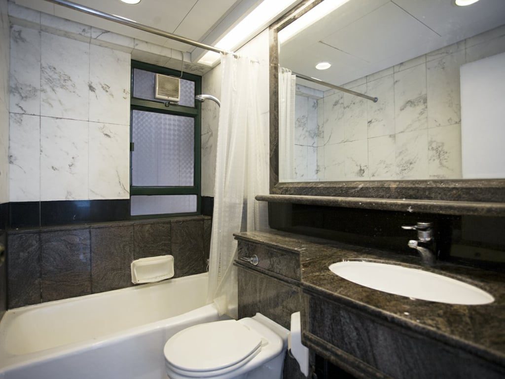 photo 5 — Hillsborough Court Twr 4, Mid Levels Central