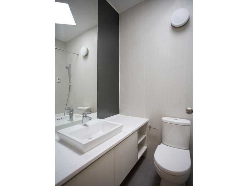 photo 7 — 30 Cape Road, Chung Hom Kok