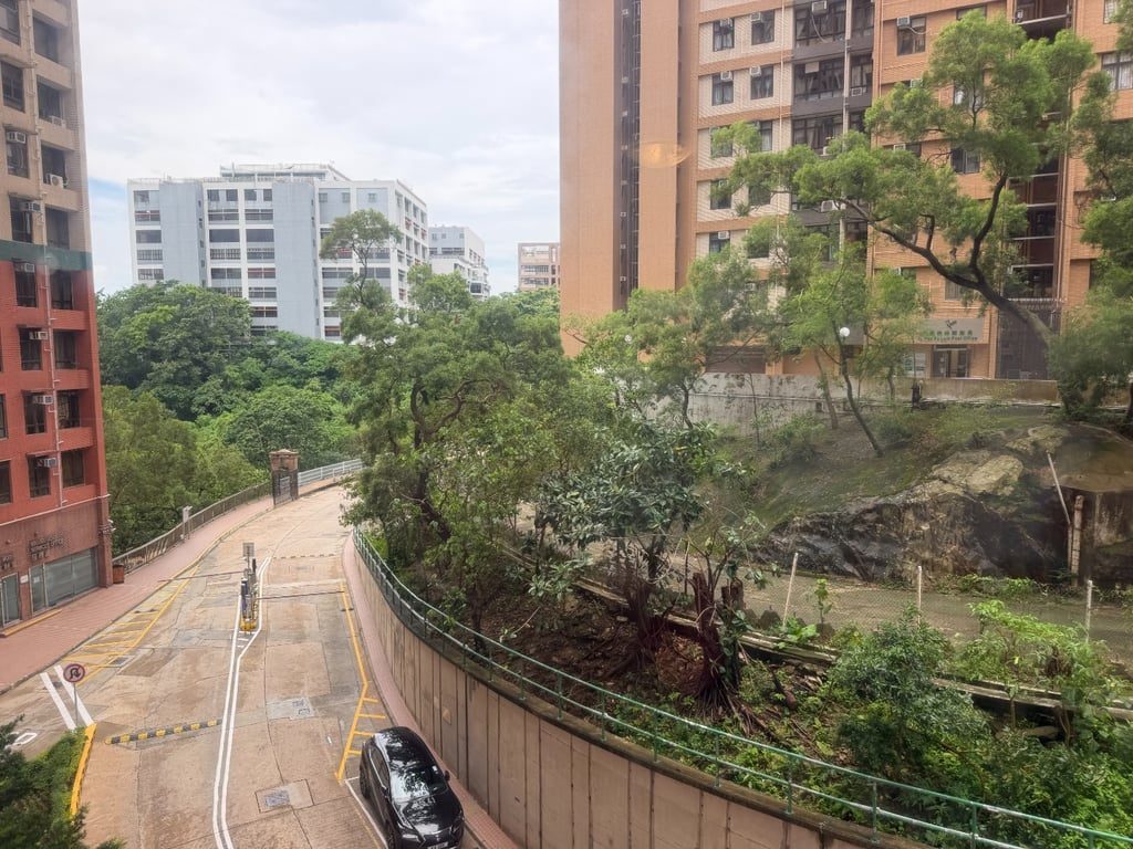 photo 2 — Pokfulam Gardens, Pok Fu Lam