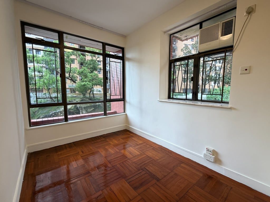photo 5 — Pokfulam Gardens, Pok Fu Lam