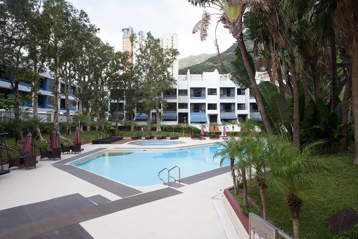 photo 8 — Burnside Estate, Repulse Bay