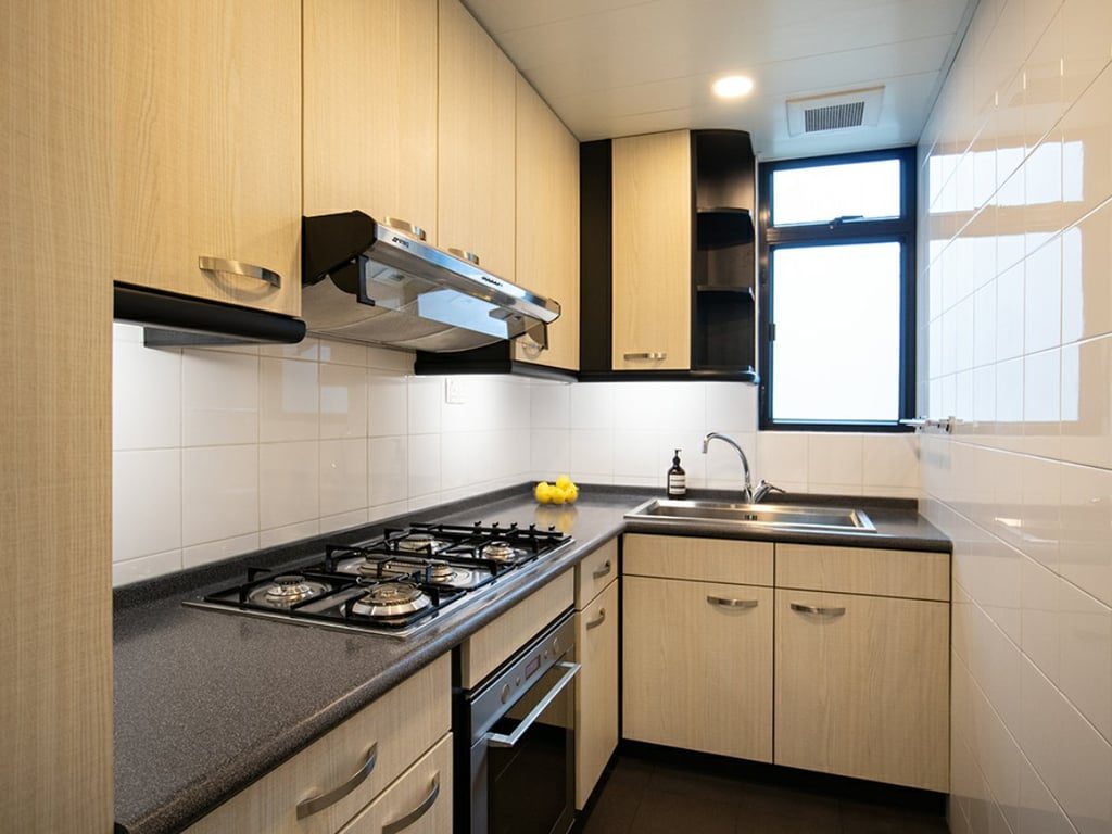 photo 6 — 150 Kennedy Road, Mid Levels East