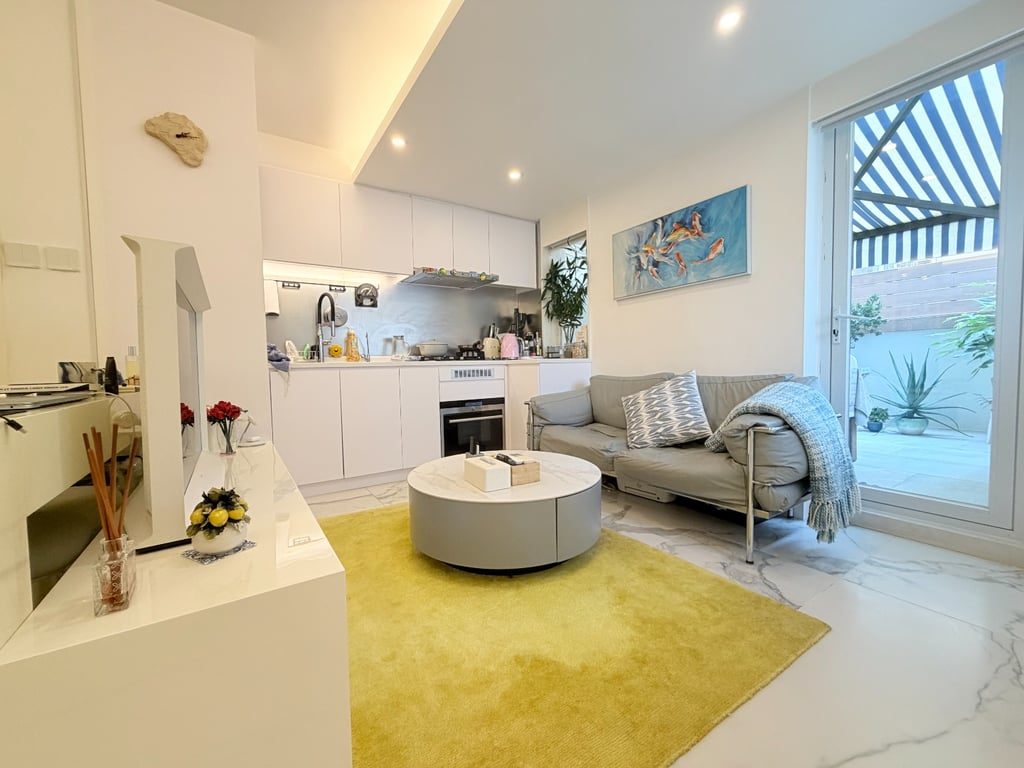 photo 2 — Fook Moon Building, Sai Ying Pun