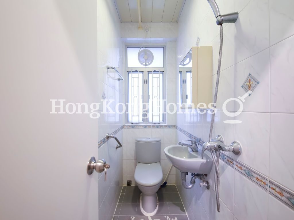 Guest Bathroom — 正大花園大廈，西半山