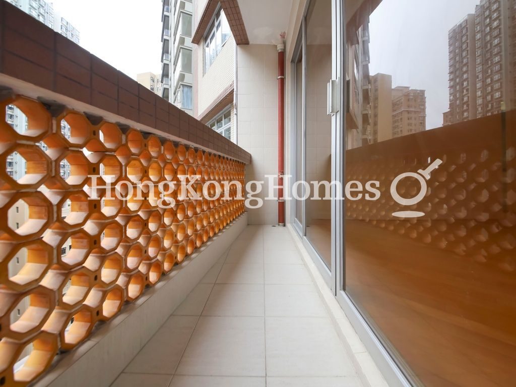 Balcony off Living and Dining Room — 正大花園大廈，西半山