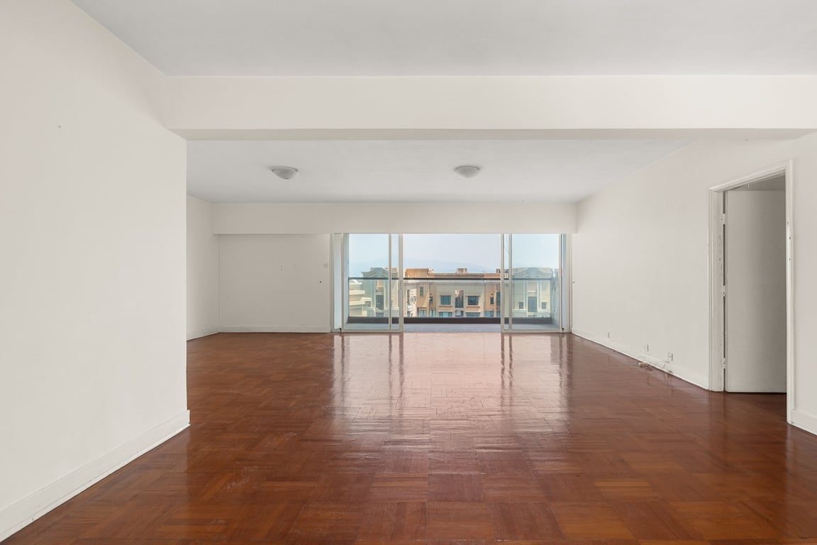 photo 2 — Hamilton Court, Mid Levels West