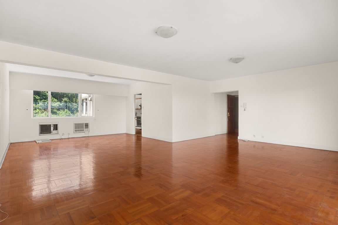 photo 4 — Hamilton Court, Mid Levels West