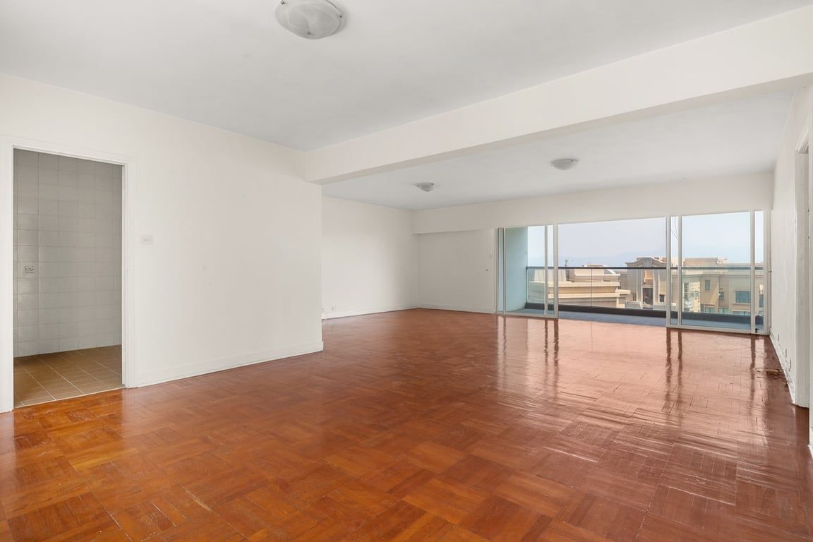 photo 9 — Hamilton Court, Mid Levels West