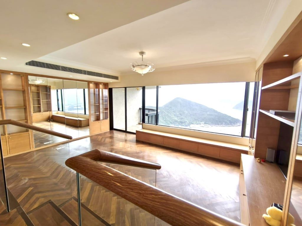 photo 3 — Pine Crest, Repulse Bay