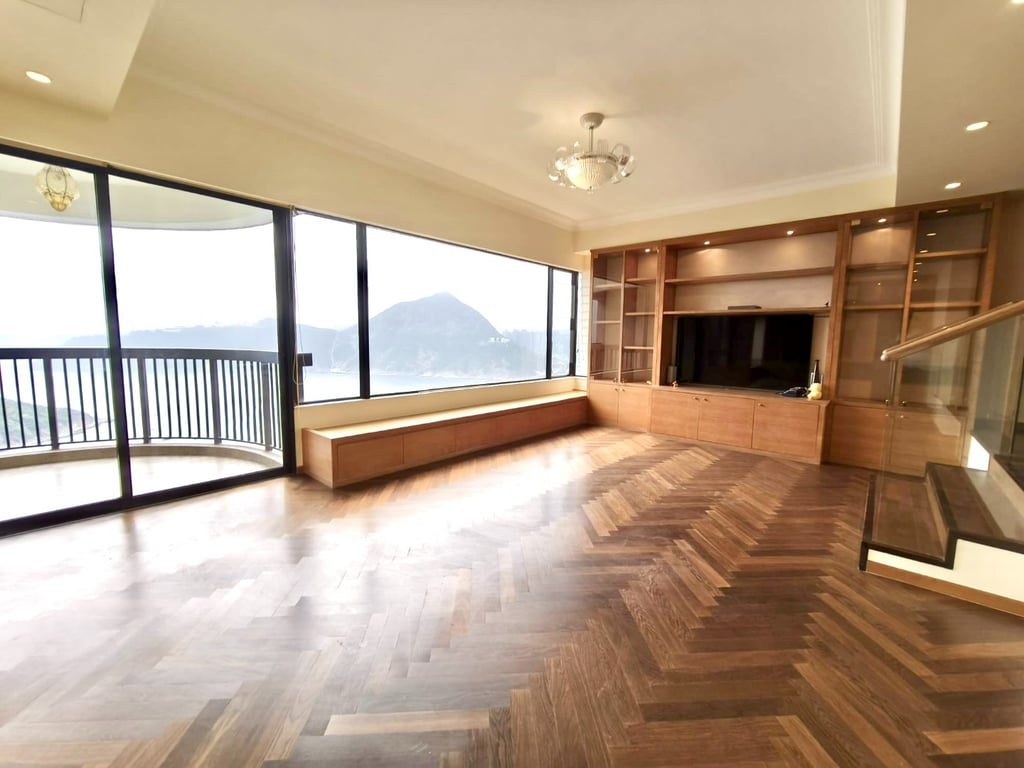 photo 4 — Pine Crest, Repulse Bay
