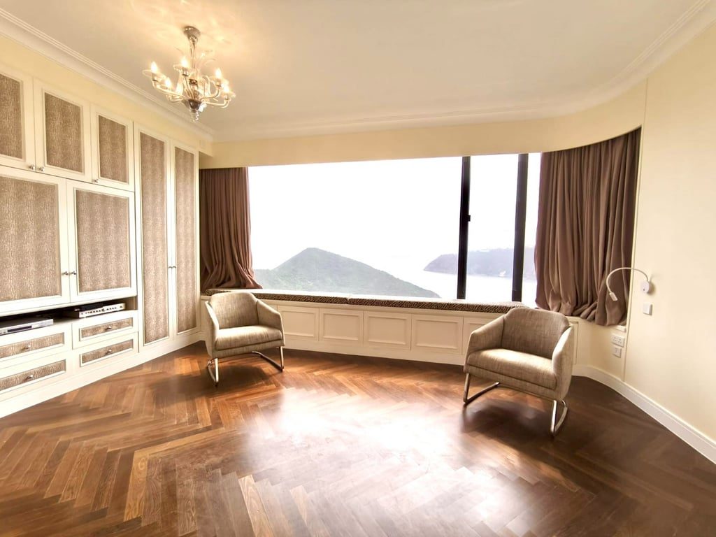 photo 5 — Pine Crest, Repulse Bay