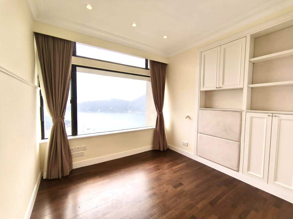 photo 7 — Pine Crest, Repulse Bay