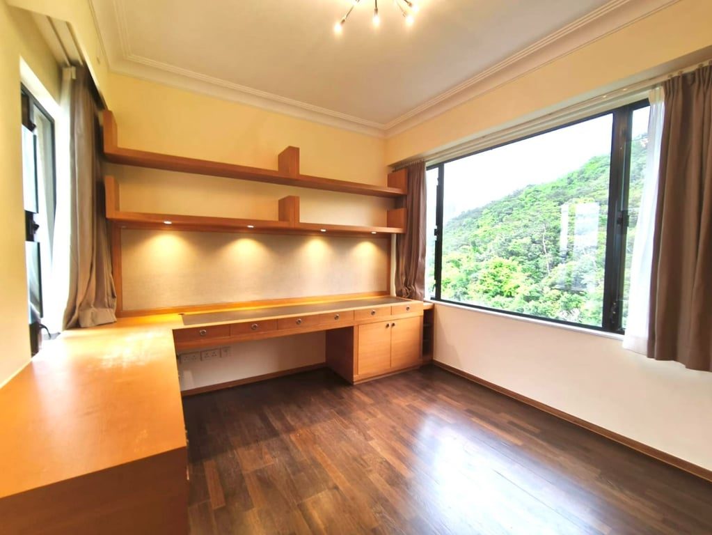 photo 8 — Pine Crest, Repulse Bay