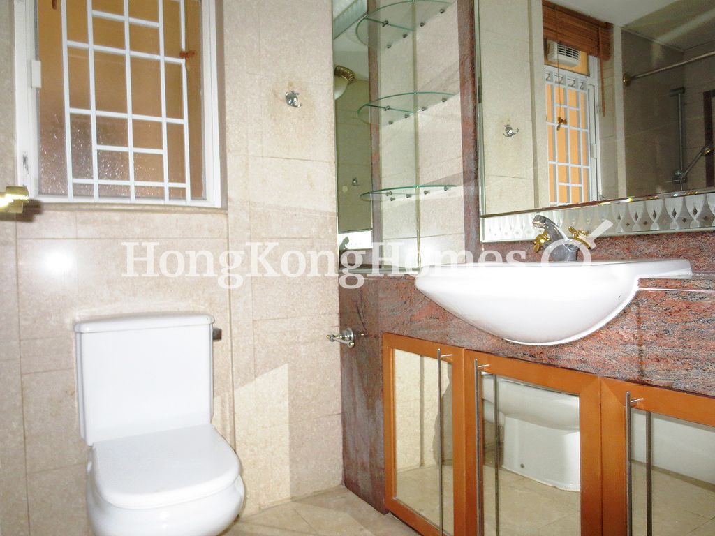 Guest Bathroom — Laguna Verde - Laguna Grande, Tower 21, Hung Hom / To Kwa Wan