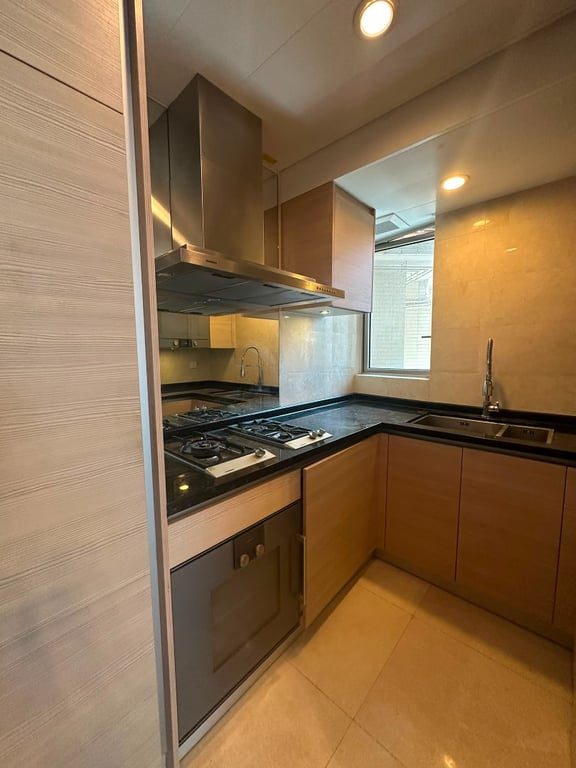 photo 3 — The Avenue-Phase 1, Wan Chai