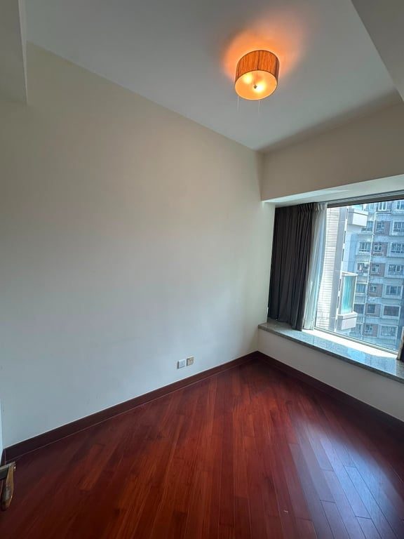photo 4 — The Avenue-Phase 1, Wan Chai