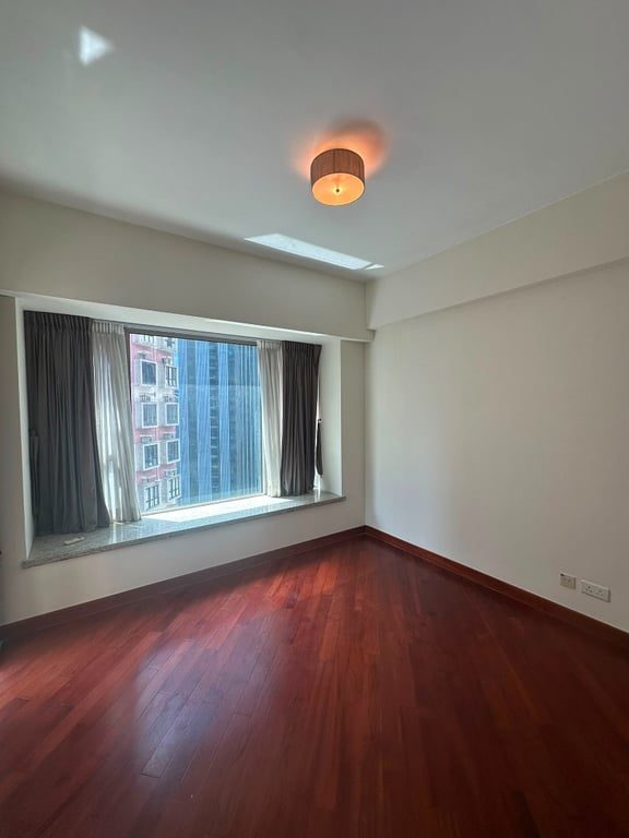 photo 5 — The Avenue-Phase 1, Wan Chai
