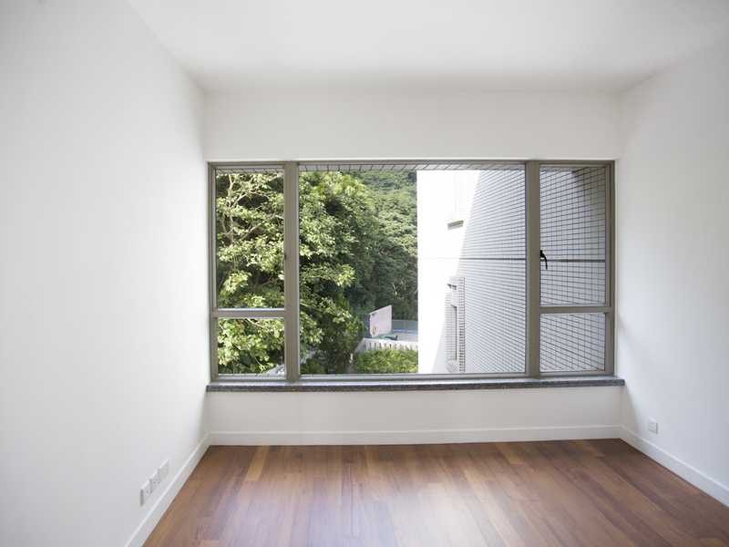 photo 4 — Mount Austin Estate, The Peak