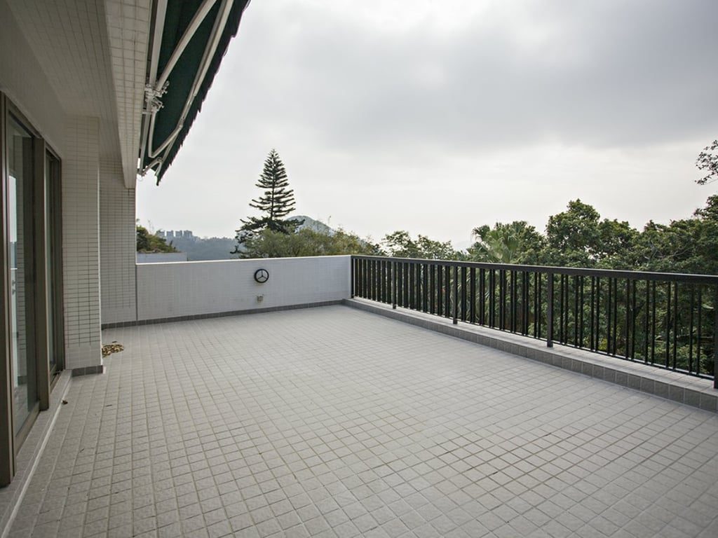 photo 9 — Mount Austin Estate, The Peak