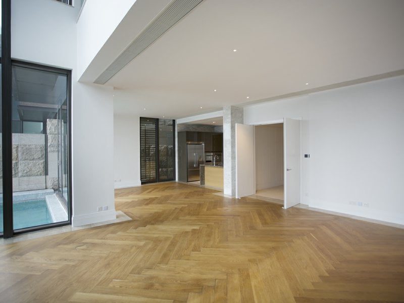 photo 6 — 7-15 Mount Kellet Road, The Peak