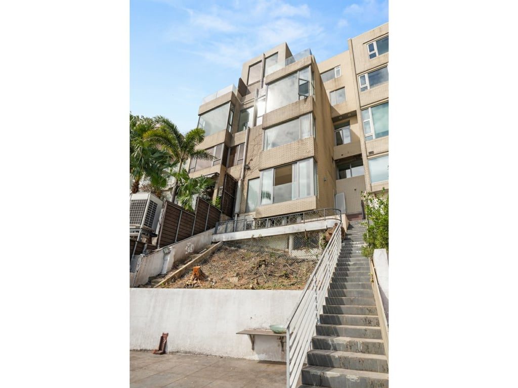 photo 19 — The Beachfront, Repulse Bay