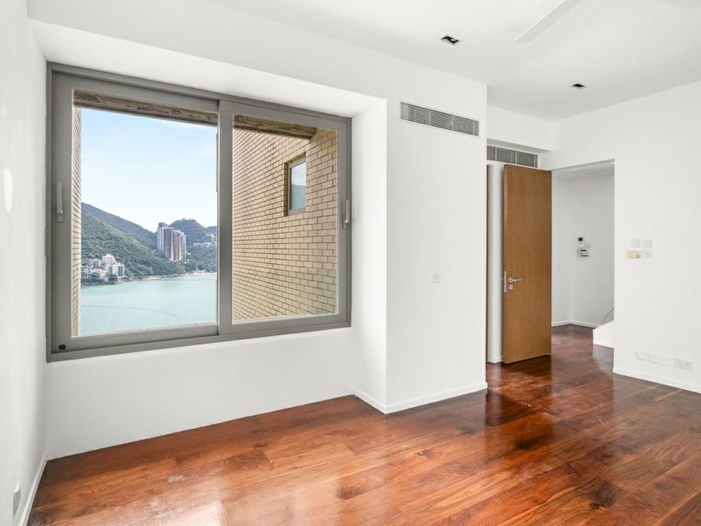 photo 9 — The Beachfront, Repulse Bay