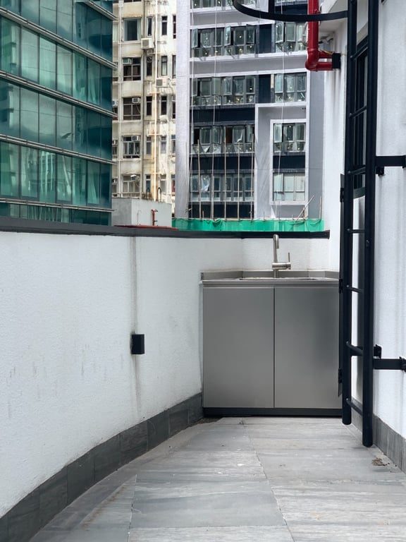 photo 2 — 379 Queen's Road Central, Sheung Wan