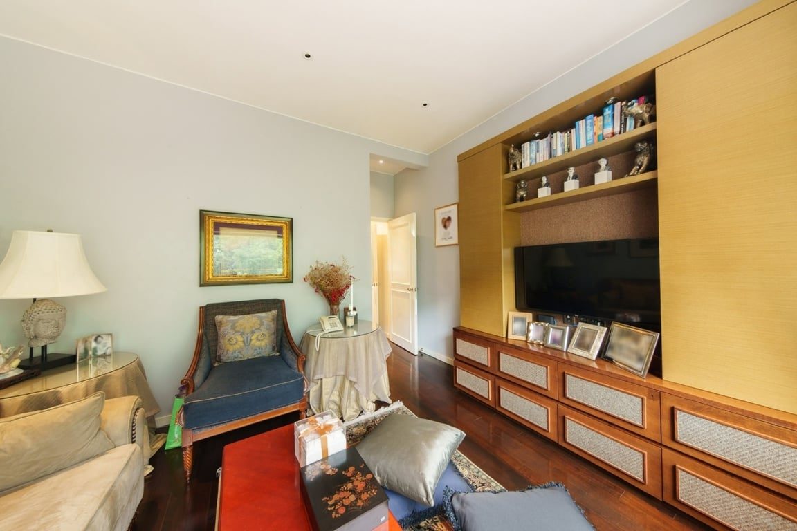 photo 11 — Woodland Heights, Mid Levels East