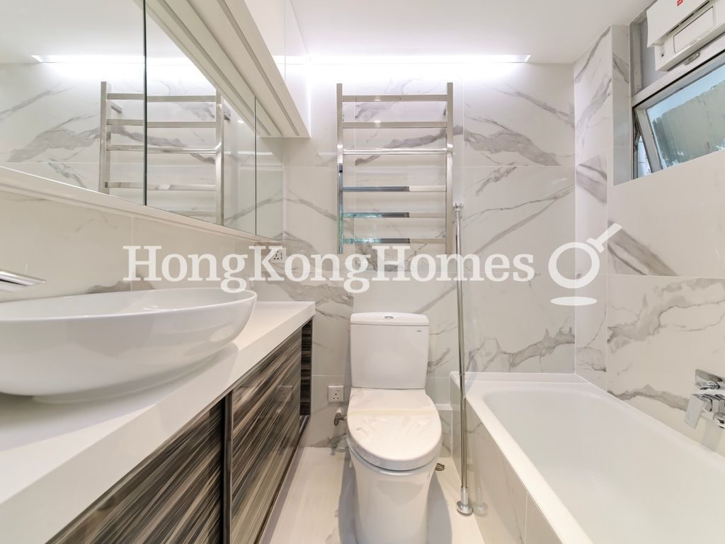 Master Bathroom — Phoenix Court - Block 02, Mid-levels East