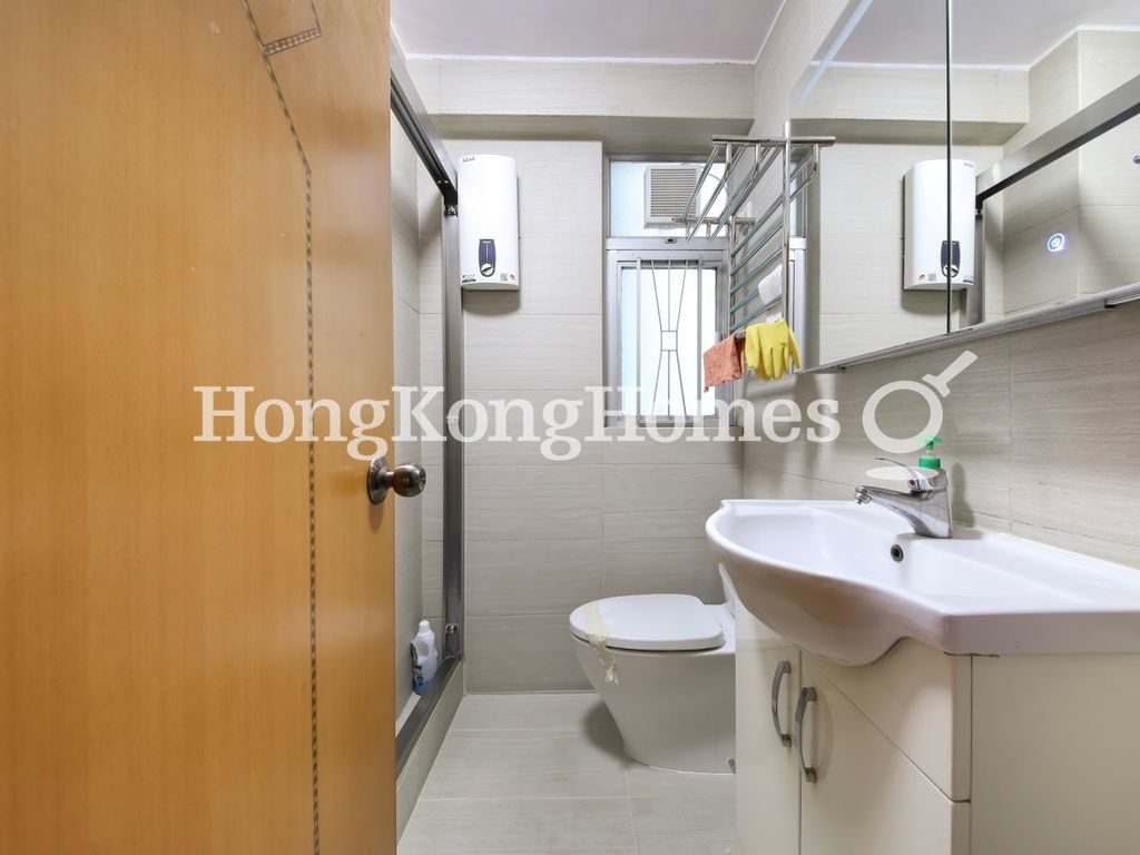 Guest Bathroom — Phoenix Court - Block 02, Mid-levels East