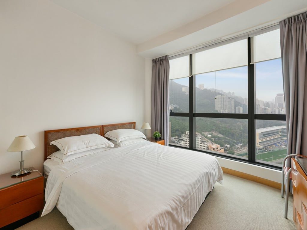 photo 4 — The Ellipsis, Happy Valley