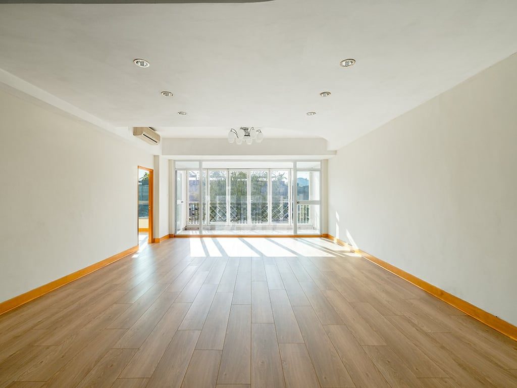 photo 2 — Riviera Apartments, South Bay