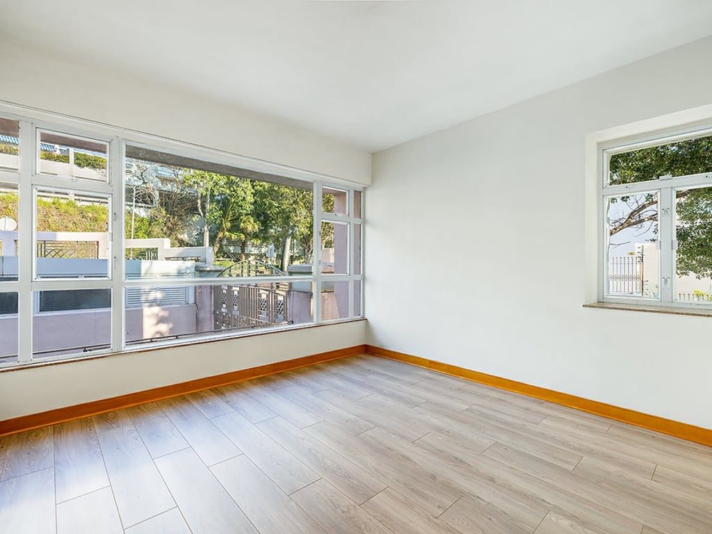 photo 5 — Riviera Apartments, South Bay