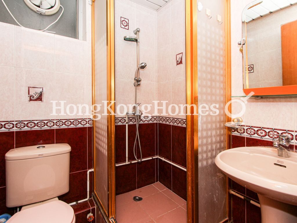 Guest Bathroom — Taikoo Shing - King Tien Mansion, Taikoo Shing