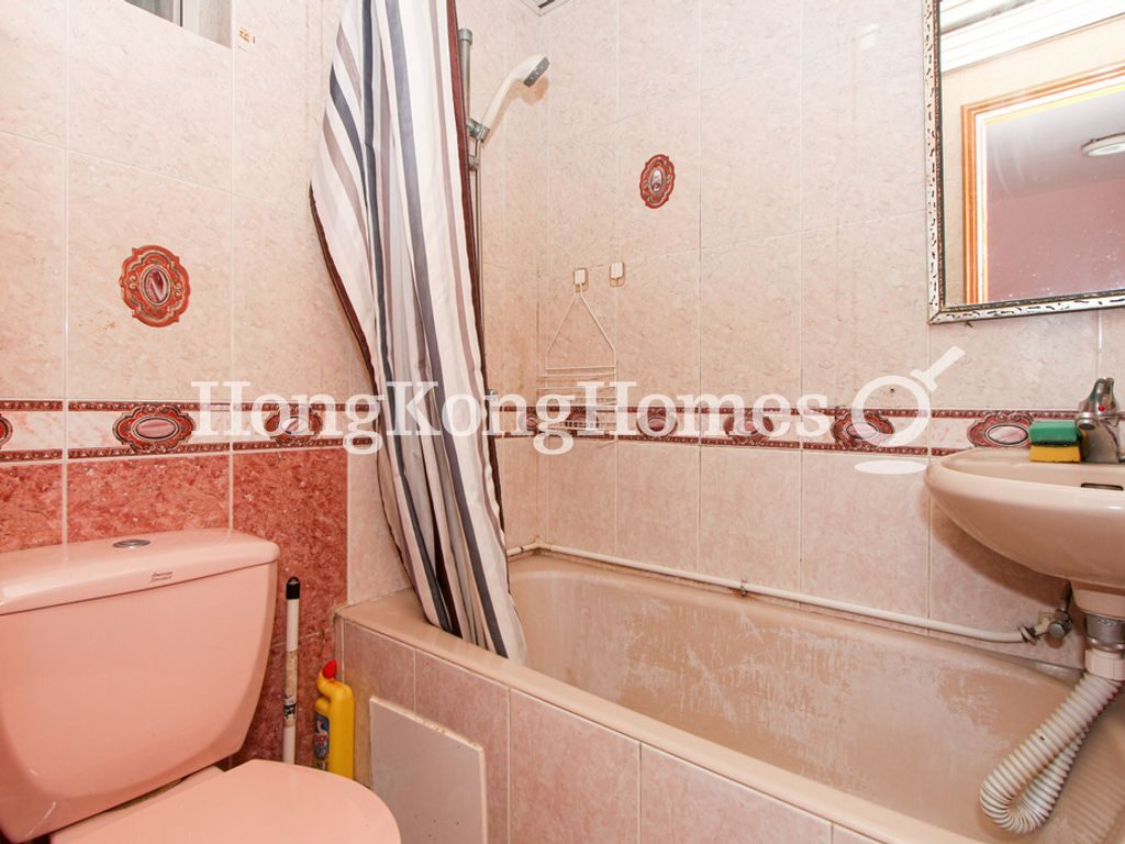 Master Bathroom — Taikoo Shing - King Tien Mansion, Taikoo Shing