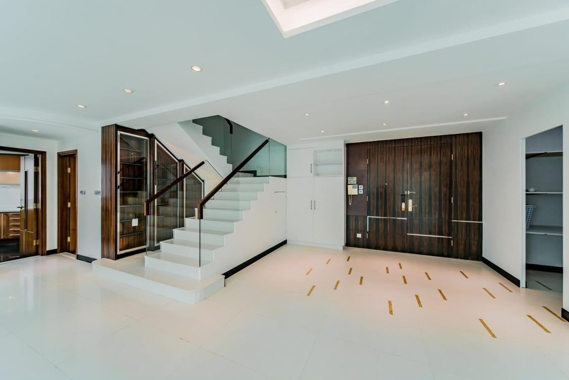 photo 3 — 8 Shiu Fai Terrace, Mid Levels East