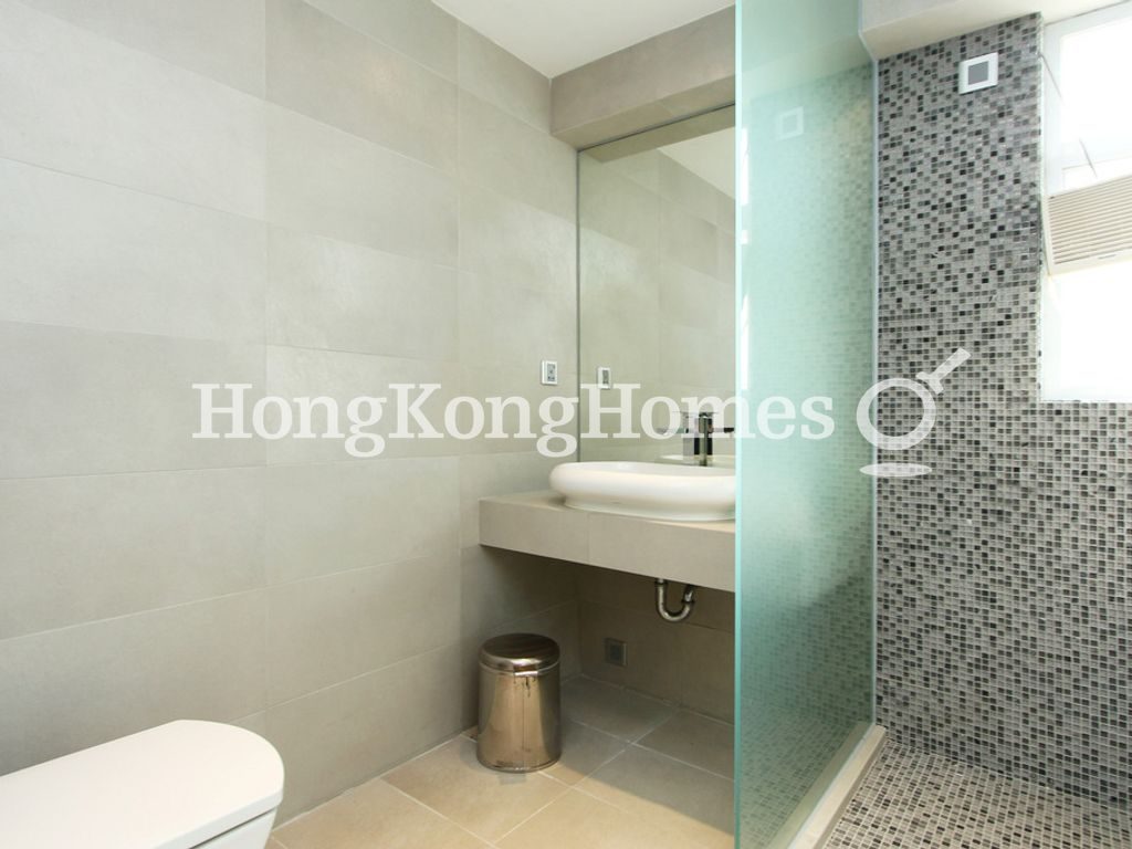 Guest Bathroom — 東山臺 22號，東半山