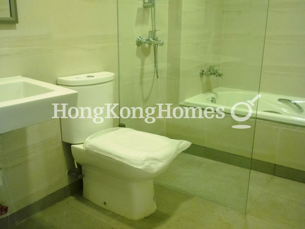 Guest Bathroom — 儒林臺 3 號，上環