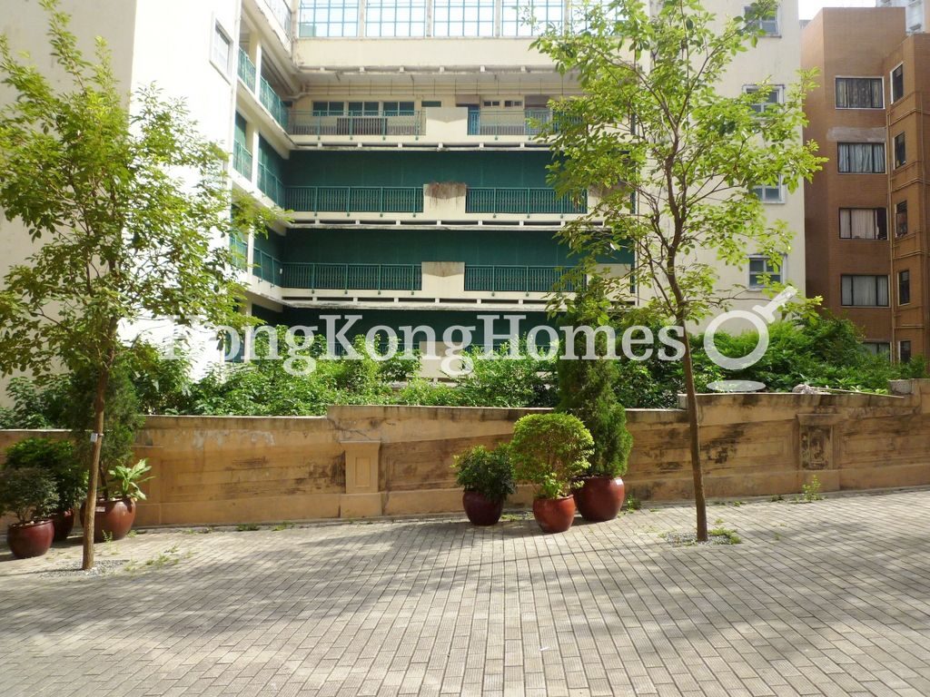 U Lam Terrace, 3