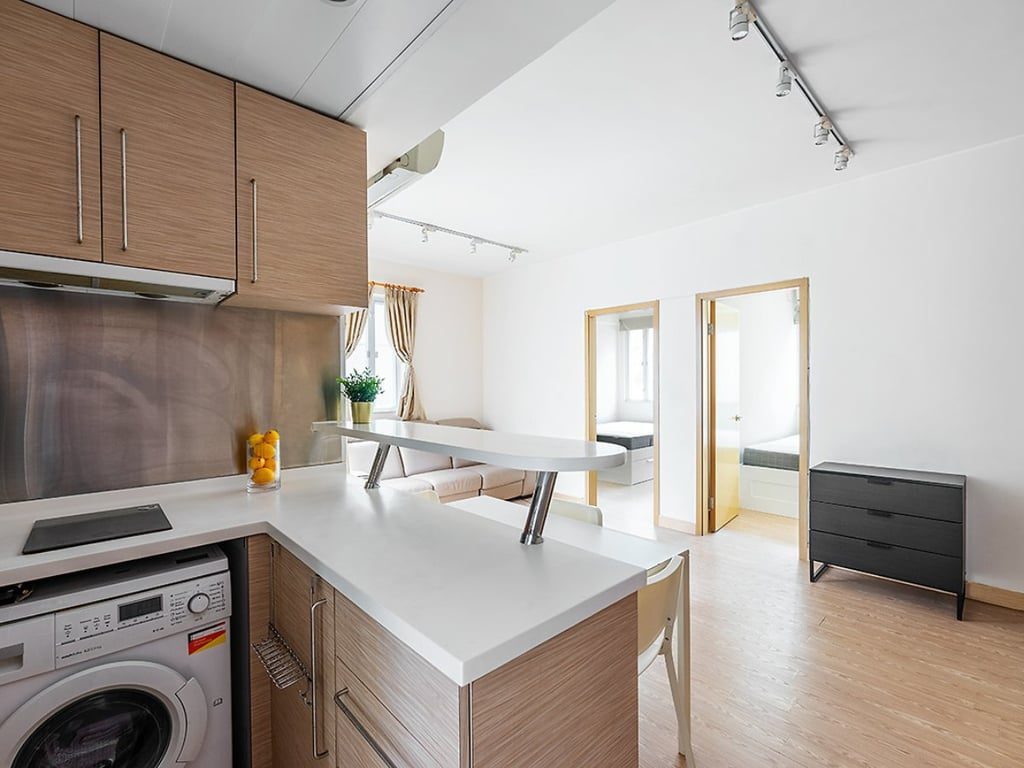 photo 3 — Sunny Building, Central