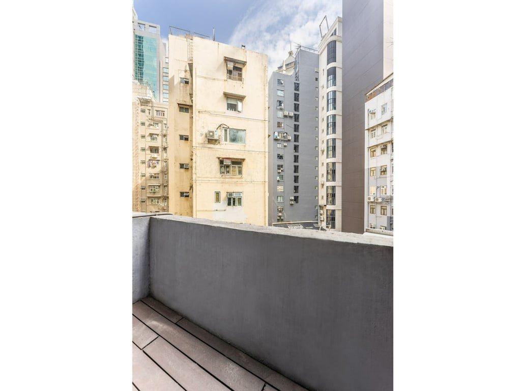 photo 8 — Sunny Building, Central