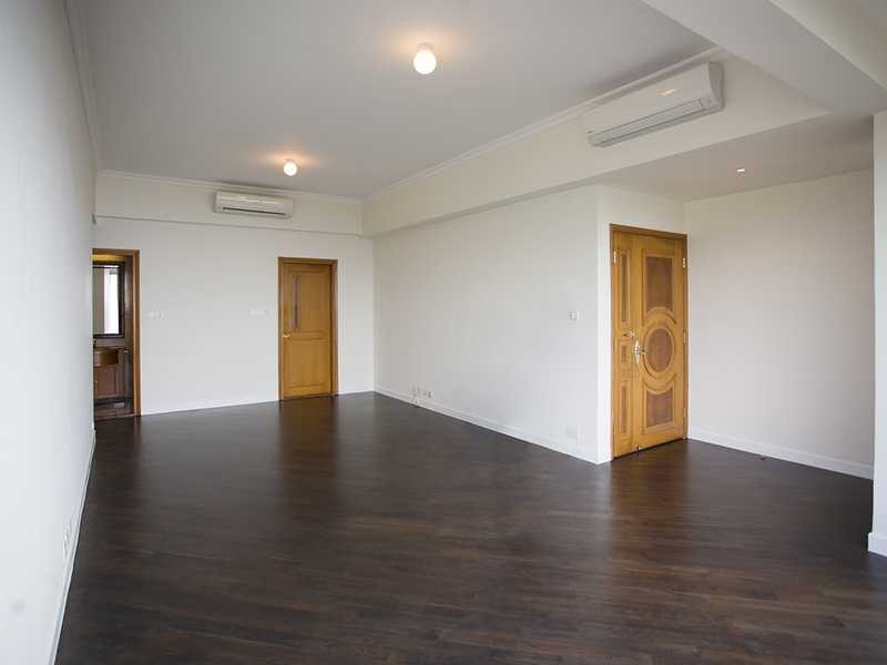 photo 2 — Chelsea Court, The Peak