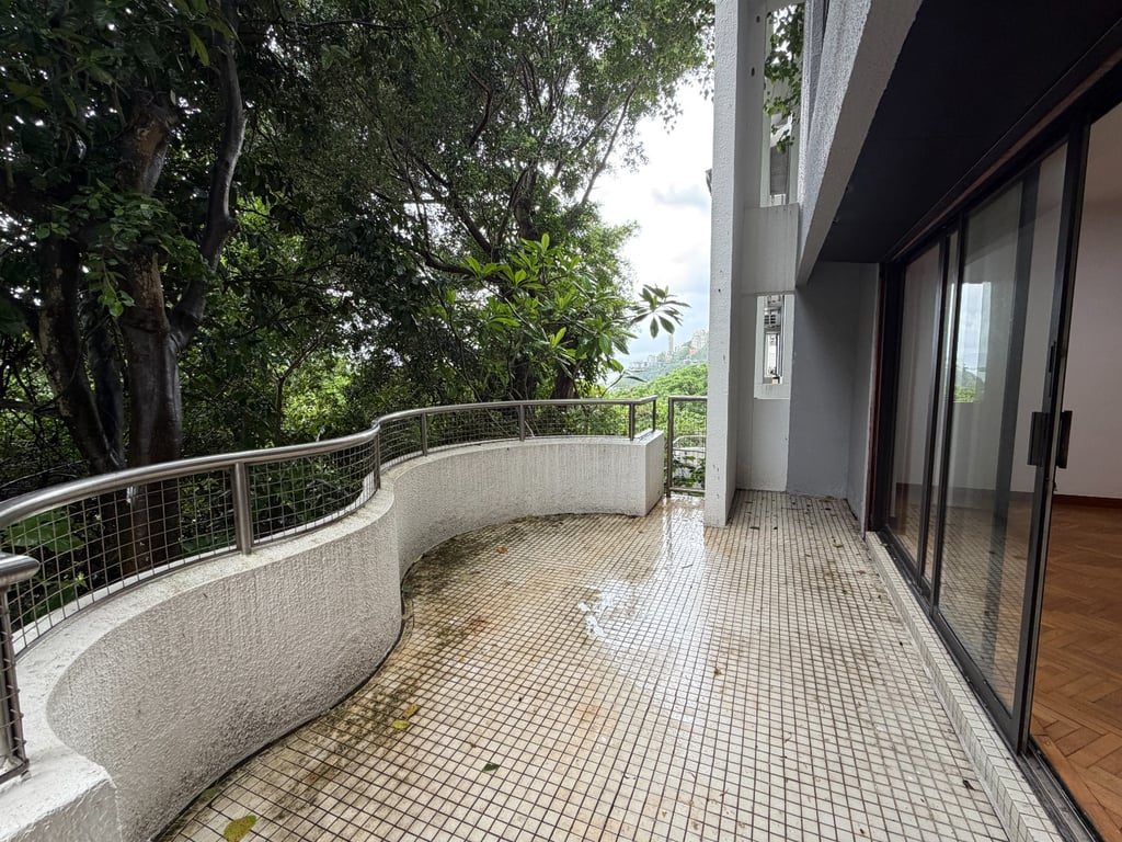 photo 3 — Pine Grove, Pok Fu Lam
