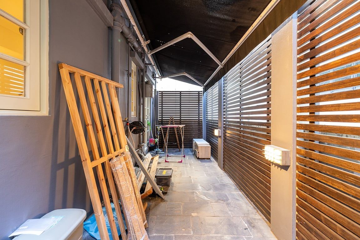 photo 9 — Wai Yue Building, Sheung Wan