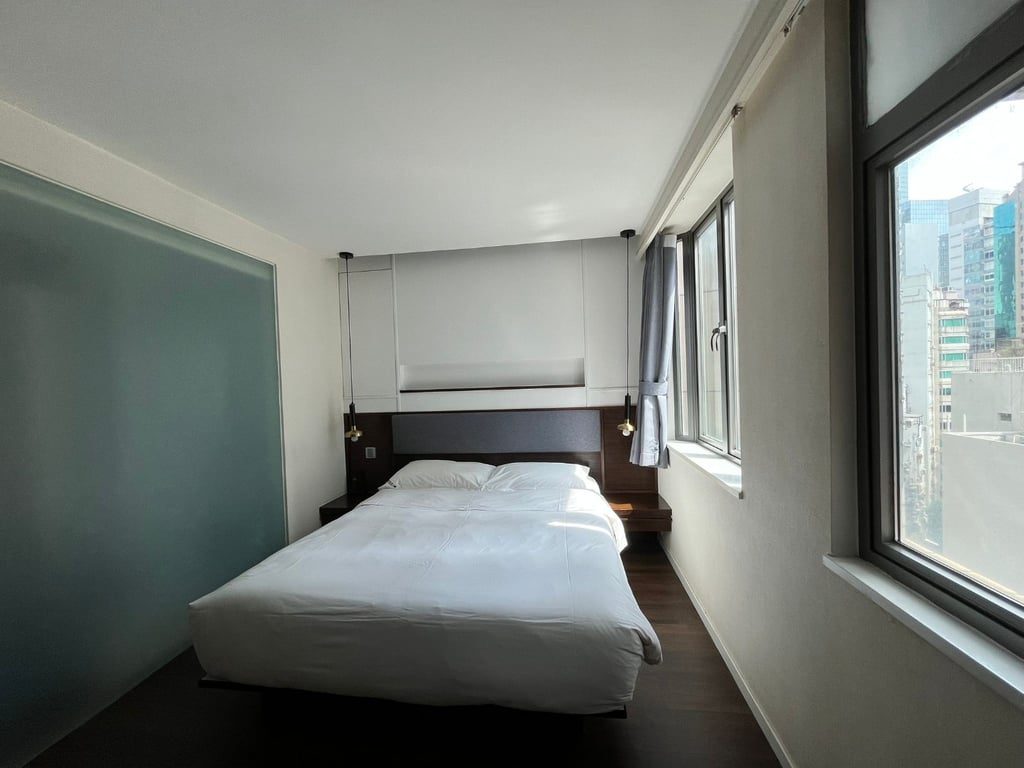 photo 4 — Knight On Wyndham, Central