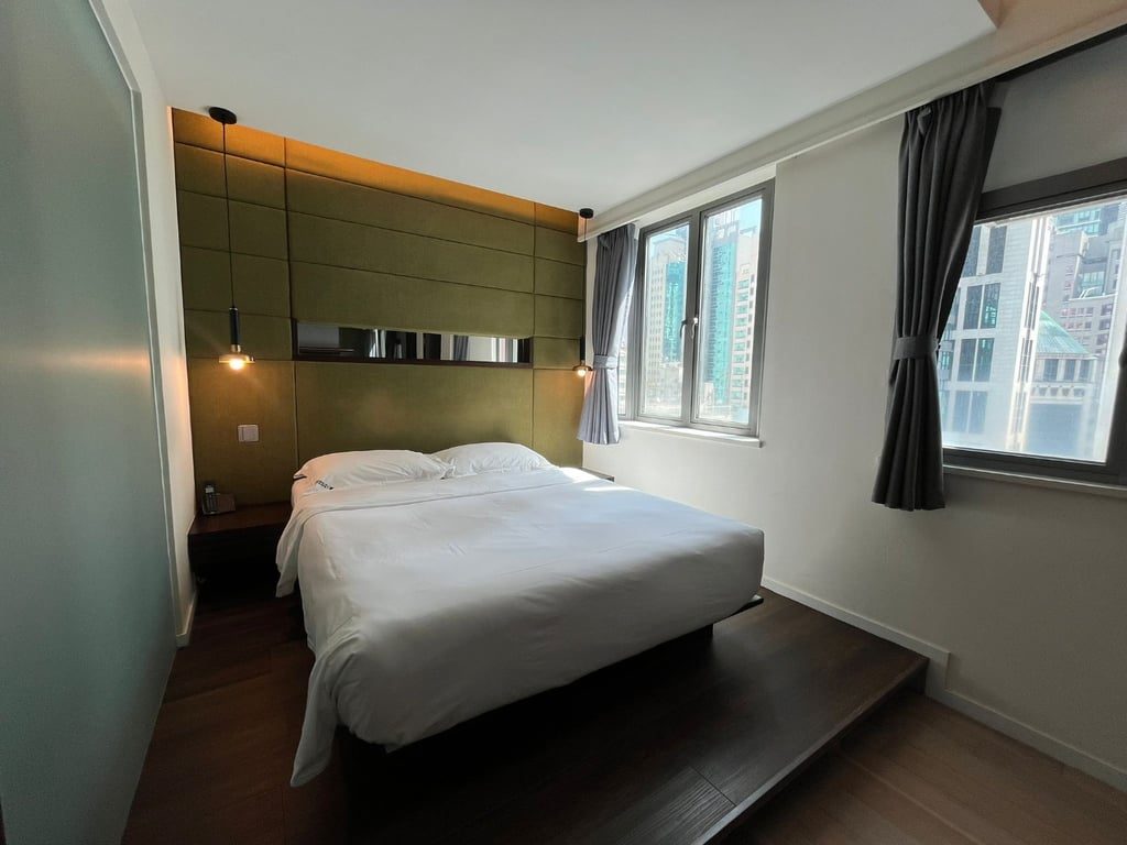 photo 5 — Knight On Wyndham, Central