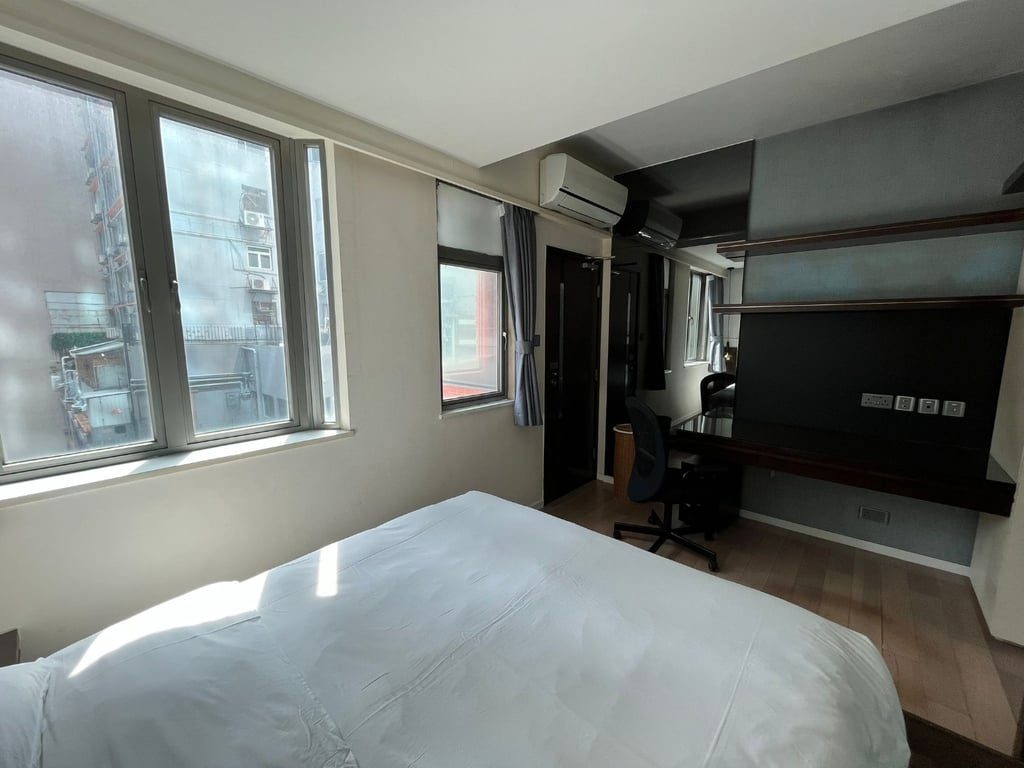 photo 6 — Knight On Wyndham, Central