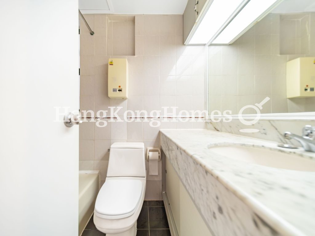 Master Bathroom — 光明臺 1 座，大坑
